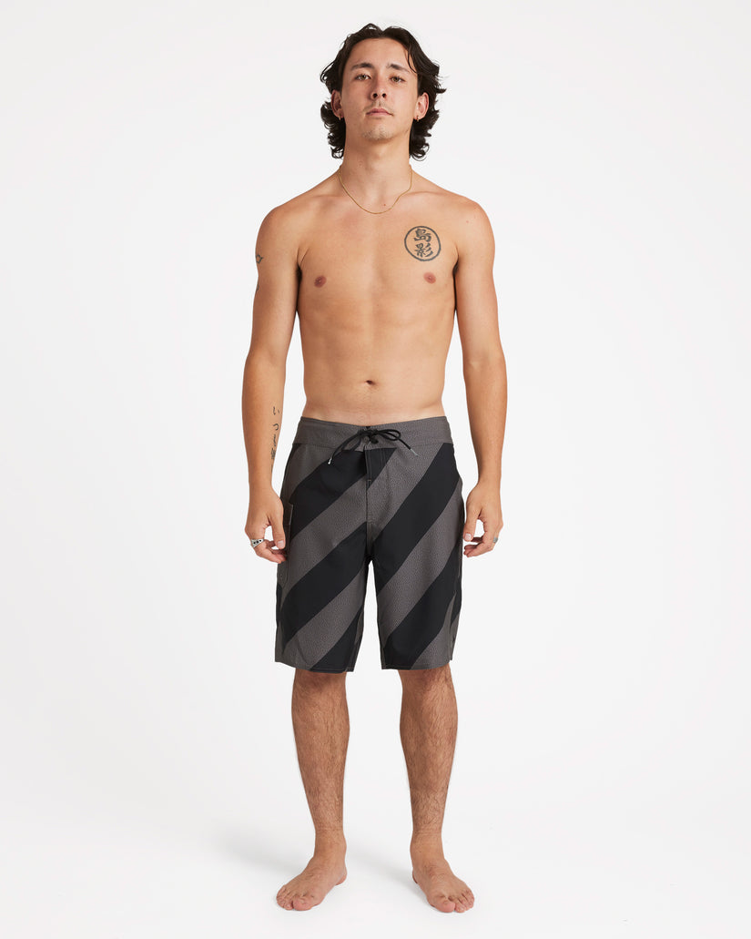 Manic 2 20" Boardshorts - Black Combo