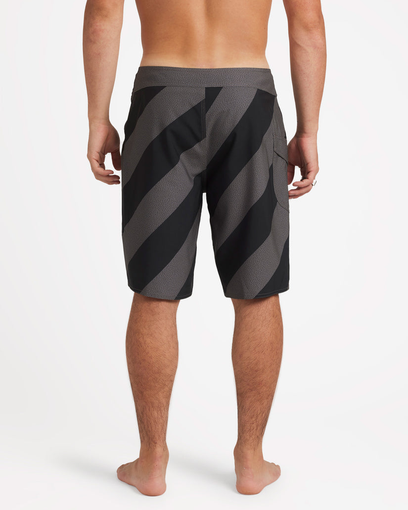 Manic 2 20" Boardshorts - Black Combo