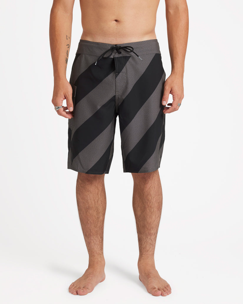 Manic 2 20" Boardshorts - Black Combo